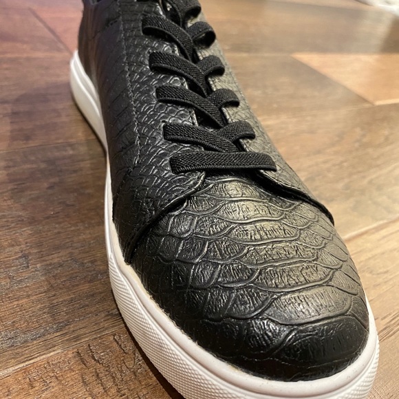 Women’s Black Leather Cushionaire Shoes - Picture 5 of 7